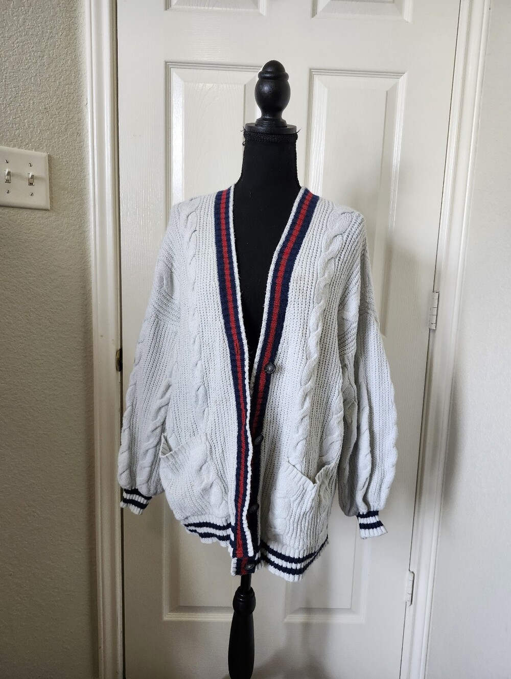 American Eagle White Cable Knit Button Down Cardigan Sweater M